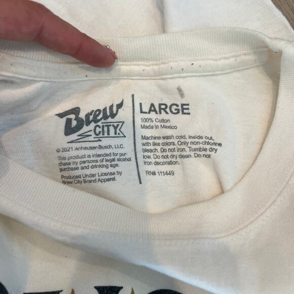 BREW CITY Men's Busch Jumping Fish T-Shirt Size L In White - Picture 5 of 7